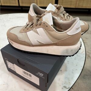 New Balance Women's Sneakers in Beige and White